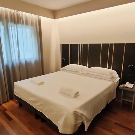 호텔 플라자 4*